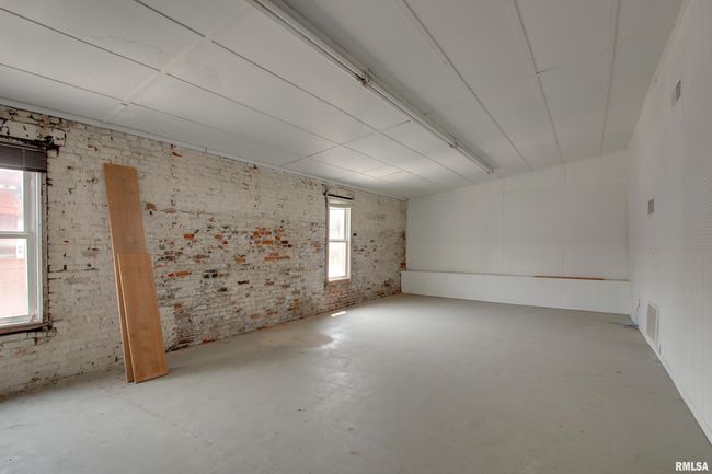 101 W Washington St, Home with 0 bedrooms, 0 bathrooms and null parking in Pittsfield IL | Image 11