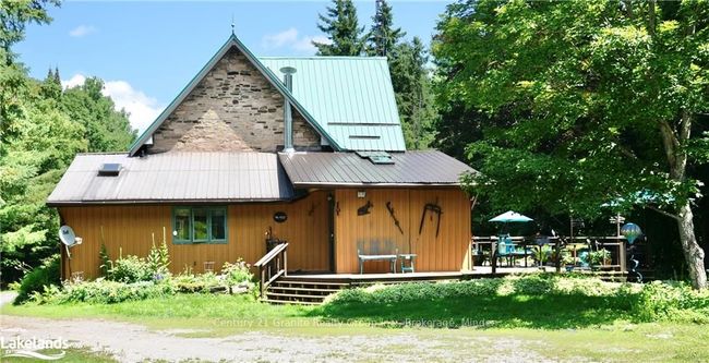 9717 Highway 118, House other with 2 bedrooms, 2 bathrooms and 8 parking in Algonquin Highlands ON | Image 33
