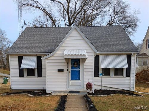 201 Riverview Blvd, Chester, IL, 62233-1824 | Card Image