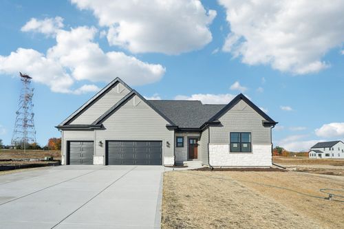 465 Sandstone St, Slinger, WI, 53086 | Card Image