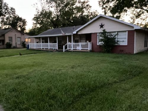 517 N Lake Ave, Eagle Lake, TX, 77434-1815 | Card Image