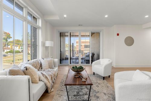 156 N Center St, Northville, MI, 48167-1492 | Card Image