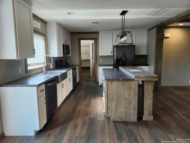 694 Las Palomas Dr, House other with 3 bedrooms, 2 bathrooms and null parking in Lytle TX | Image 12