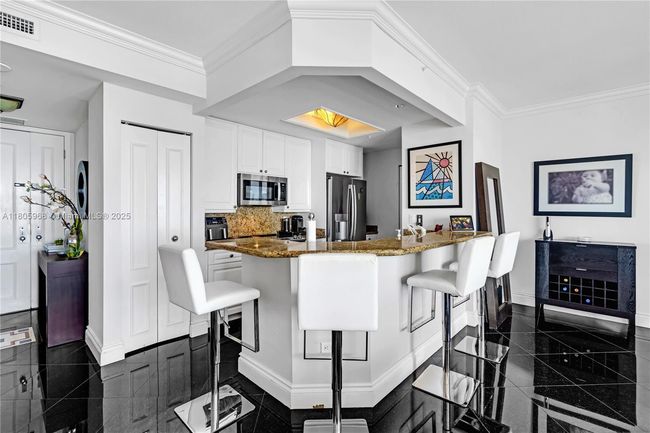 APT-3803 - 848 Brickell Key Dr, Condo with 1 bedrooms, 2 bathrooms and null parking in Miami FL | Image 17