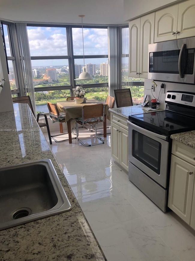 APT-3004 - 3500 Mystic Pointe Dr, Condo with 2 bedrooms, 2 bathrooms and null parking in Aventura FL | Image 5
