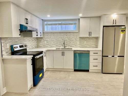 lower-228 Silverbirch Dr, Newmarket, ON, L3Y2Z5 | Card Image