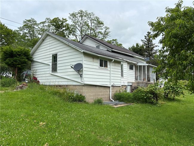 352 Vienna St, Home with 3 bedrooms, 3 bathrooms and null parking in Newark NY | Image 5