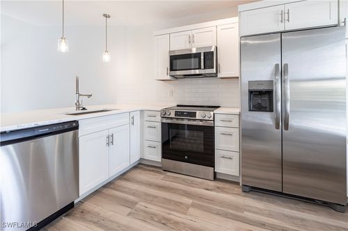 c205-1901 Courtyard Way, NAPLES, FL, 34112-5375 | Card Image