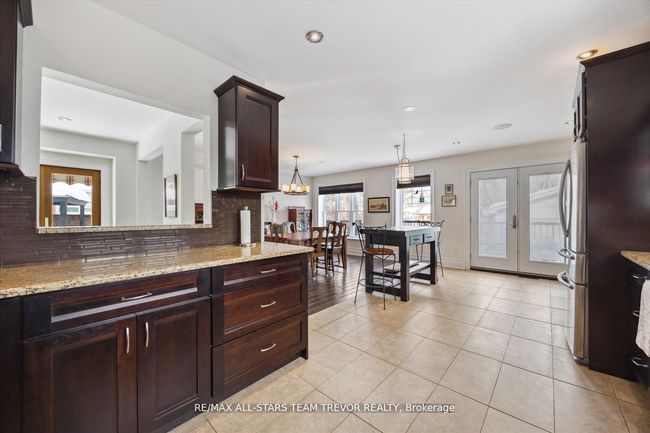 27 Corbett Cres, House other with 3 bedrooms, 4 bathrooms and 5 parking in Aurora ON | Image 11