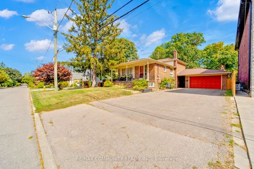 11 Presley Ave, Scarborough, ON, M1L3P4 | Card Image