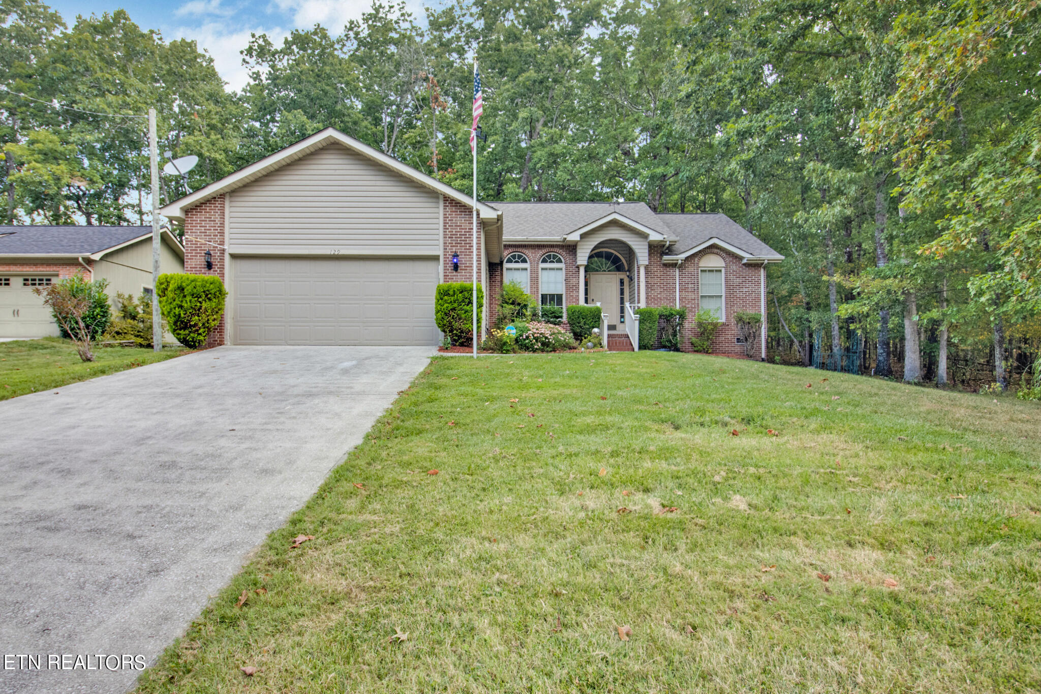 Ivy Ln, Crossville, TN 38558