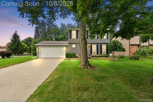 1696 Dancer Dr, Rochester Hills, MI, 48307-3311 | Card Image