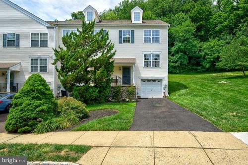 4582 Louise Saint Claire Dr, DOYLESTOWN, PA, 18902-9034 | Card Image