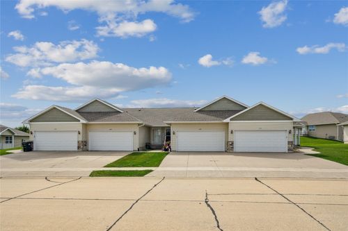 6373 Muirfield Dr Sw, Cedar Rapids, IA, 52404-7404 | Card Image