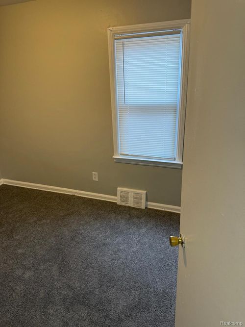 18950 Blackmoor St, Detroit, MI, 48234-3725 | Card Image