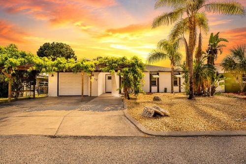 13930 Sommers Ave, HUDSON, FL, 34667-1350 | Card Image