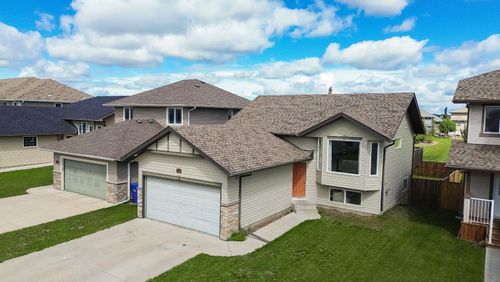 130 Larsen Crescent, Red Deer, AB, T4R0J3 | Card Image