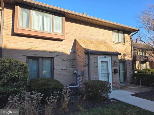 109-109 Village Chatham, ARDMORE, PA, 19003 | Card Image