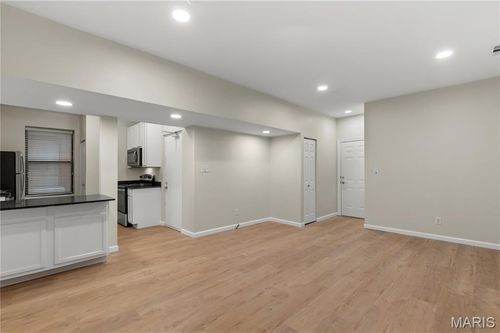 1n-5661 Waterman Blvd, Saint Louis, MO, 63112-1992 | Card Image