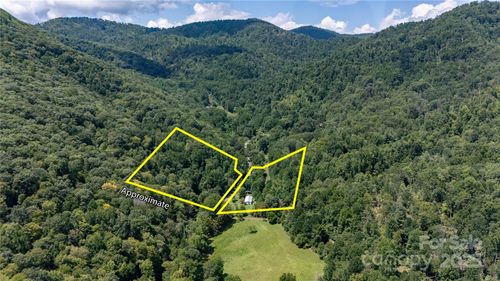 614 Upper Doe Bag Rd, Green Mountain, NC, 28740-9236 | Card Image