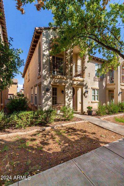 918 S Annie Lane, Townhouse with 3 bedrooms, 3 bathrooms and null parking in Gilbert AZ | Image 2