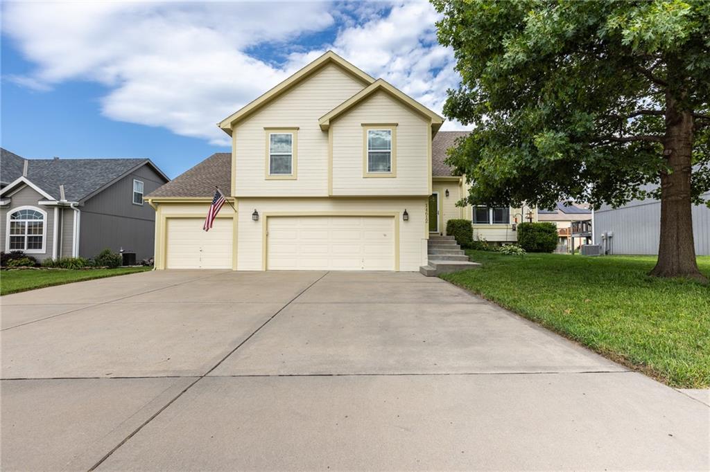 Green Castle St, Smithville, MO 64089