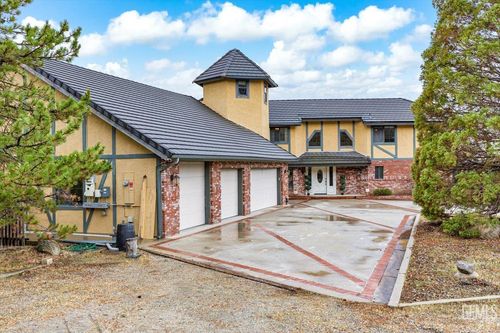 24050 Jacaranda Dr, Tehachapi, CA, 93561-7045 | Card Image