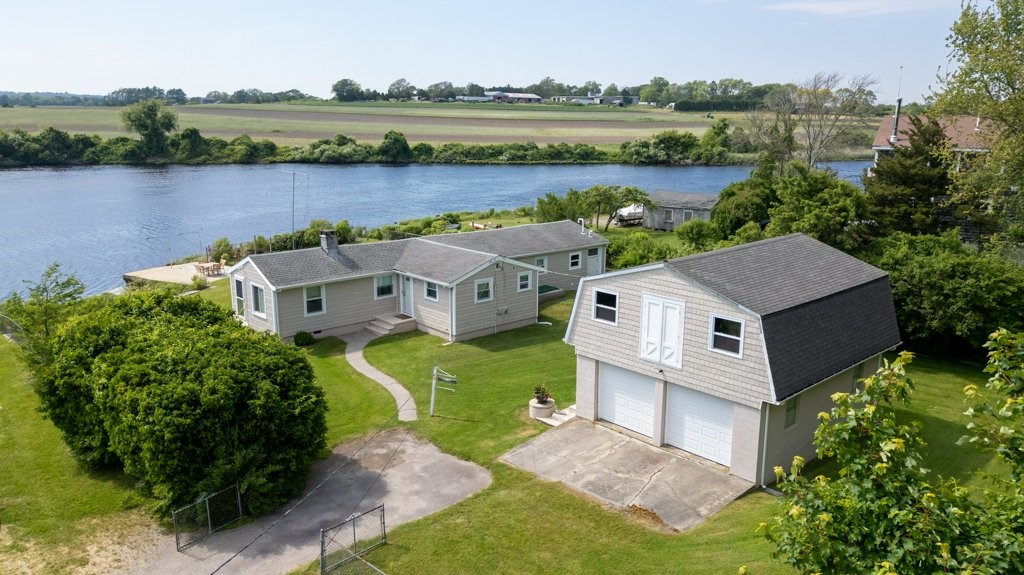 Anthony Way, Tiverton, RI 02878