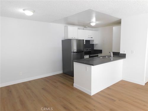 r1-2521 W Sunflower Ave, Santa Ana, CA, 92704-8524 | Card Image