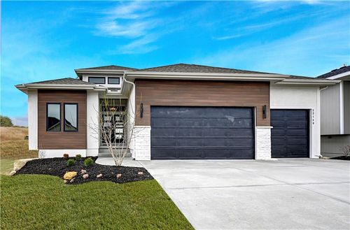 9938 Brockway St, Lenexa, KS, 66220-2202 | Card Image