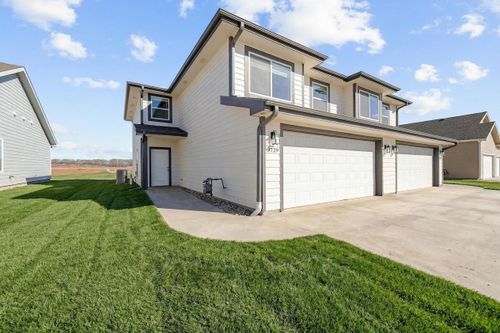 2729 Amelia Ln, Salina, KS, 67401-8547 | Card Image