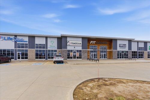 ste-117-924 Viking Rd, Cedar Falls, IA, 50613-9537 | Card Image