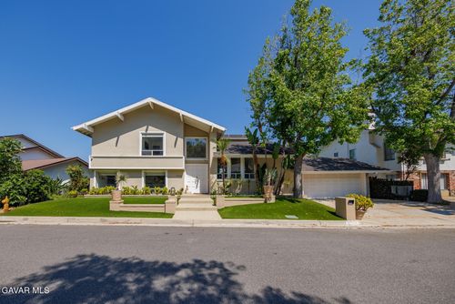 4534 Totana Dr, Tarzana, CA, 91356 | Card Image