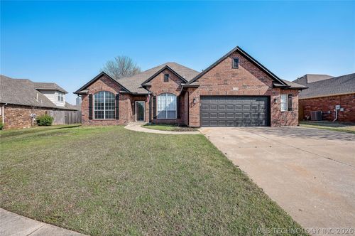 4308 W Broadway St, Broken Arrow, OK, 74012-8643 | Card Image