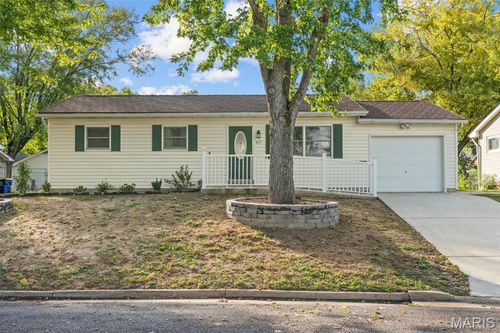 805 Elm St, Washington, MO, 63090-4437 | Card Image