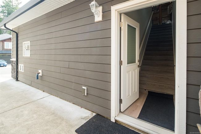 View of exterior entry | Image 41