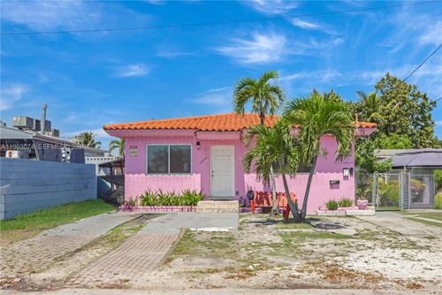 3675 Nw 5th St, Miami, FL, 33125-4064 | Card Image