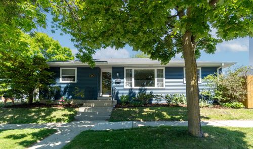 4554 S Vermont Ave, Saint Francis, WI, 53235-5759 | Card Image