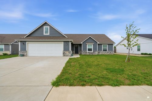 9685 Heather Ln, Manhattan, KS, 66502-1884 | Card Image