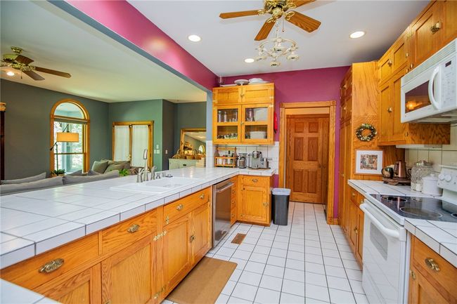 Built for today's casual living, cook while getting kids ready for the day, or while watching the kids do homework at the end of the day. | Image 15