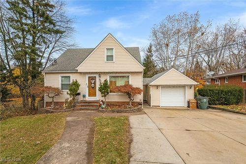 4649 Pelham Dr, Brooklyn, OH, 44144-3728 | Card Image