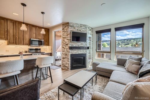 204-1090 Blue River Pkwy, SILVERTHORNE, CO, 80498-5338 | Card Image