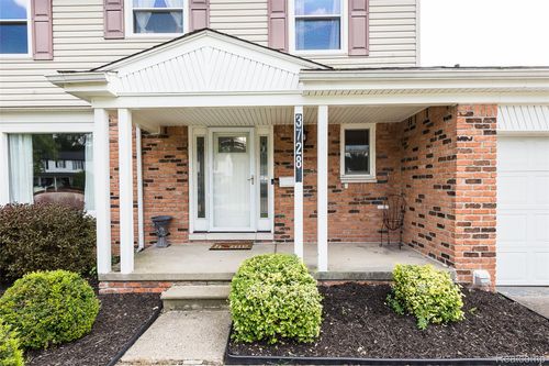 37281 Bristol St, Livonia, MI, 48154-1763 | Card Image