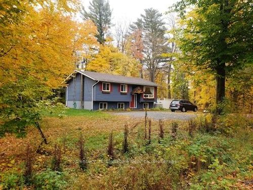 879 Stephenson Road E, Huntsville, ON, P0B1L0 | Card Image