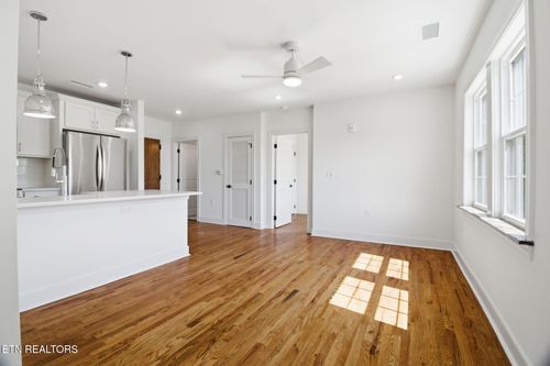 401-2724 E Magnolia Ave, Knoxville, TN, 37914-5248 | Card Image