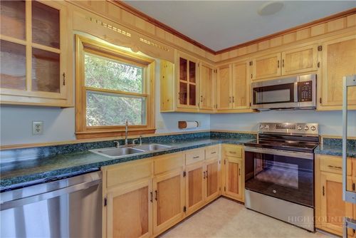 129 J L Norris Dr, Boone, NC, 28607-8103 | Card Image