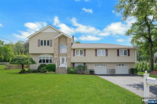 4 Fleetwood Ave, Fairfield, NJ, 07004-3803 | Card Image