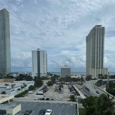 920 - 16909 N Bay Road, Condo with 1 bedrooms, 1 bathrooms and null parking in Sunny Isles Beach FL | Image 2