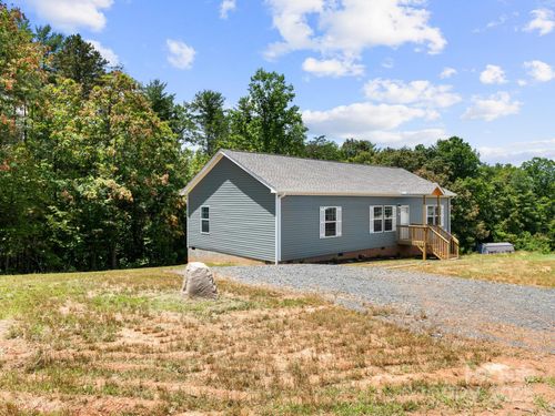 207 Walnut Branch Rd, Weaverville, NC, 28787-1299 | Card Image