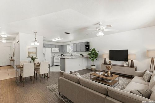 102-121 S Plant Ave, Boerne, TX, 78006-2114 | Card Image